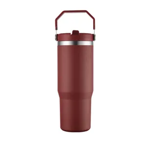 Detailansicht eines roten 30oz Edelstahl-Isolierbechers mit praktischem Tragegriff