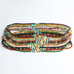 Collezione varia di braccialetti buddisti in agata naturale da 108 grani in molti colori.