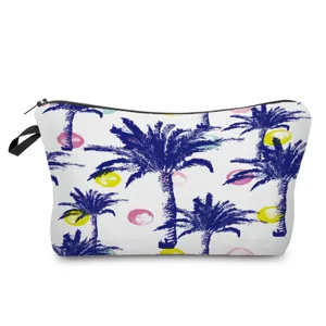 Diese Kosmetiktasche mit tropischem Palmenmuster ist ideal für Reisen und Alltag.