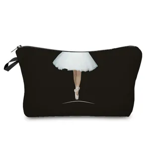 Bolsa de maquillaje negra con elegante ilustración de bailarina, perfecta para viajar.