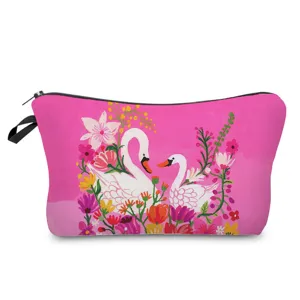 Estuche de maquillaje rosa vista detallada con elegante estampado de cisne y cremallera.