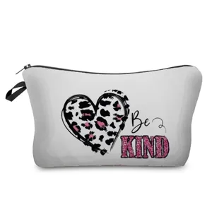 Tragbare Kosmetiktasche mit Leo-Herz und Buchstaben-Druck, ideal für Reise und Alltag.