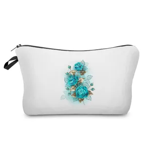 Nahaufnahme der weißen Kosmetiktasche mit blauem Rosenmuster und praktischem Reißverschluss.