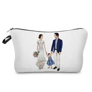 Detailansicht der tragbaren Reise-Kosmetiktasche mit charmantem Familien-Illustrationsdesign.