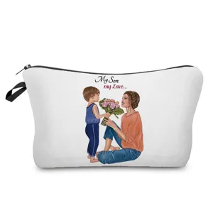 Tragbare Kosmetiktasche mit süßer Mutter-und-Sohn-Illustration, ideal für Reisen und Alltag.