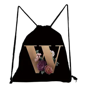 Schwarzer Kordelzug-Rucksack mit goldenem Buchstaben W und Blumenmuster für Studenten.