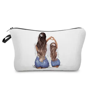 Kosmetiktasche Detailansicht mit süßem Mutter und Tochter Motiv und Reißverschluss.