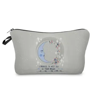 Detailansicht der grauen Kosmetiktasche aus Stoff mit einer vintage Himmelsmond Illustration.