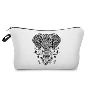 Detailansicht der Kosmetiktasche mit geometrischem Elefantenprint und klaren Mandalamustern.