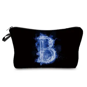 Schwarze Kosmetiktasche mit blauem Flammen-Buchstaben B, tragbare Make-up Tasche für Reisen.