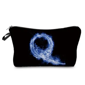 Schwarze Kosmetiktasche mit blauem Flammen Buchstaben Q Print, tragbare Make-up Tasche.
