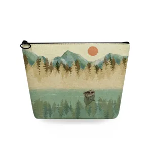 Detail van het canvas cosmetisch tasje met een stijlvolle retro print en bootje.