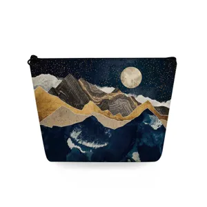 Cosmetisch tasje met artistieke sterrenhemel en berglandschap print voor dagelijkse opberg.