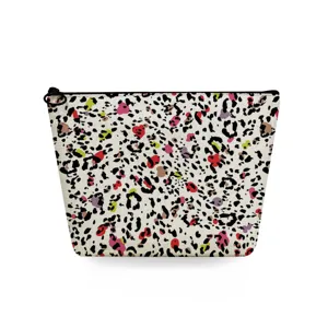 Bolsa de maquillaje de viaje portátil con estampado abstracto colorido y cierre de cremallera.