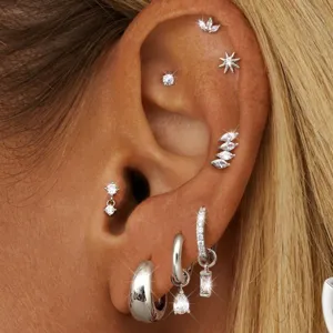 Set orecchini cartilagine in acciaio inossidabile con zirconi cubici scintillanti per donna.