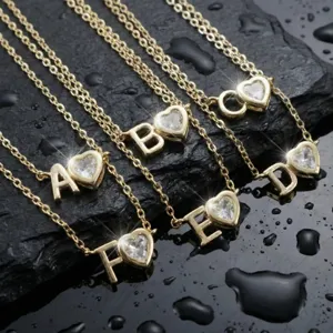 Collana con Ciondolo a Cuore 26 Lettere Inglesi Personalizzata Moda Gioielli in Rame con Strass per Donna Collana con Ciondolo a Cuore Placcata Oro Gioielli Quotidiani