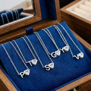 Squisita collana con ciondolo a cuore 26 lettere, elegante catena d'argento per donna.