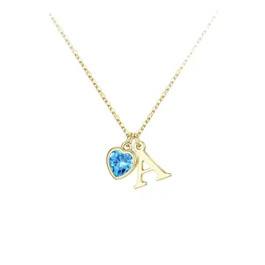 Collana con lettera A dorata e ciondolo in cristallo a cuore blu gioiello elegante