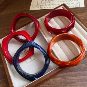 Acrylic geometric faceted round bracelet fashion chunky resin bangles for women.