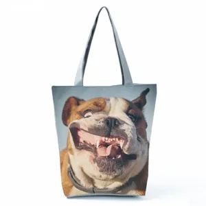 Primo piano della borsa tote in tela con stampa di cane divertente, grande capacita.