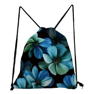 Blumenmuster Kordelrucksack Detail, lässiger stylischer Turnbeutel mit blauem Blumenmotiv.