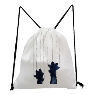 Vue rapprochée du sac à dos cordon blanc avec détail d'imprimé patte de chat bleue.