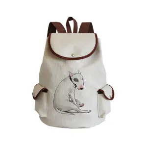 Canvas Rucksack Detailansicht mit niedlichem Hundedruck sowie schicken braunen Akzenten.