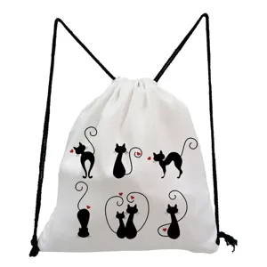 Gros plan détaillé de l'imprimé silhouette de chat mignon sur le sac à dos blanc.
