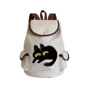 Vue détaillée du sac à dos en toile avec motif de chat noir et belle impression.