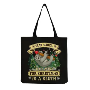Vue rapprochée du sac cabas en toile noire avec un joli détail d'imprimé paresseux de Noël.