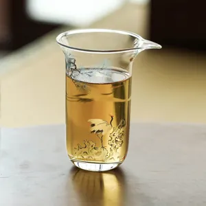 Tazza da tè in vetro con motivo pino e gru, bricco tè cinese per cerimonia del tè.