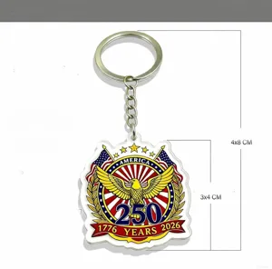 Detailaufnahme des amerikanischen 250-Jahre-Jubiläums Acryl-Schlüsselanhängers mit Adler.