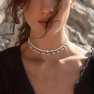 Elegante collana girocollo doppia in perline di conchiglia boho per donne vacanze al mare