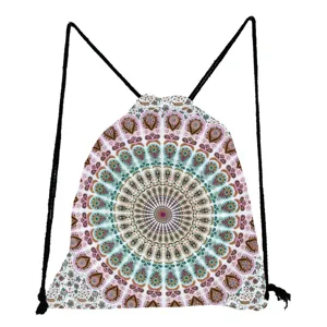 Vue détaillée du sac à dos cordon léger imprimé mandala au design classique élégant.