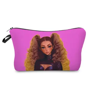 Rosa Kosmetiktasche mit stilvollem Print eines Mädchens, ideal für Reisen und Alltag.