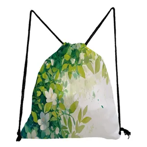 Primo piano della borsa a sacca con coulisse e stampa botanica verde, design floreale.