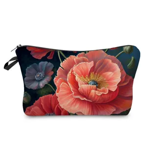 Détail de la trousse de maquillage florale foncée, affichant des coquelicots rouges et zip.