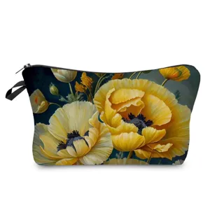 Trousse de maquillage vintage à imprimé floral sombre, élégant sac à cosmétiques pour le voyage.