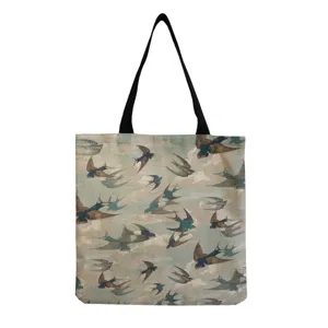 Vista dettagliata della borsa tote in tela con motivo di rondini retro, qualita eccellente.