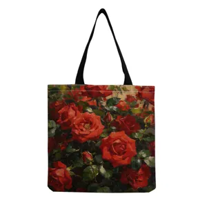 Vue detaillee du sac en toile avec impression peinture huile rose rouge et lanières noires.