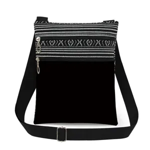 Casual zwart-witte geweven crossbody tas met ritstasjes en verstelbare schouderriem.