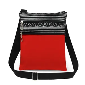 Stijlvolle canvas crossbody tas met dubbele ritsvakken, zwart-witte strepen en rood blok.