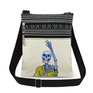 Borsa a tracolla alla moda in tela con motivo a righe e stampa teschio per uso quotidiano.