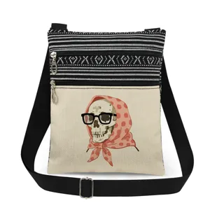 Borsa a tracolla in tela con righe bianche e nere e stampa teschio cool molto elegante.