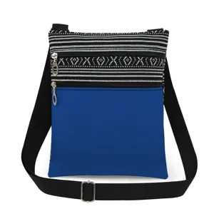 Casual canvas crossbody tas met zwart-wit geometrisch gewoven patroon en twee ritsvakken.