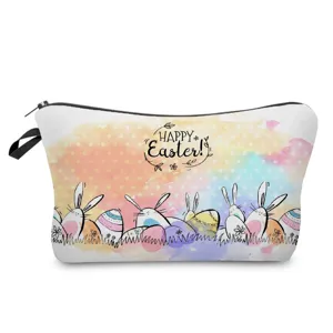 Gros plan sur la trousse de toilette de Pâques, motif lapin et oeufs aquarelle, fermeture éclair.
