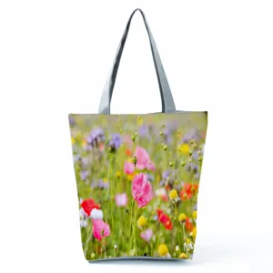 Vue détaillée du sac cabas fourre-tout à fleurs, grand sac à main bandoulière pour femme.