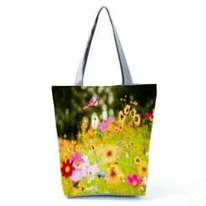 Vue détaillée du sac cabas en toile à imprimé floral grande capacité avec bretelles grises.