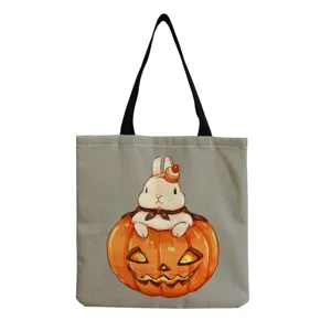 Gedetailleerd overzicht van canvas shopper met konijn en pompoen print, stevige zwarte handvaten.
