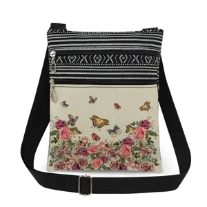 Vista detallada del bolso cruzado con estampado floral y mariposa vintage con doble cremallera.